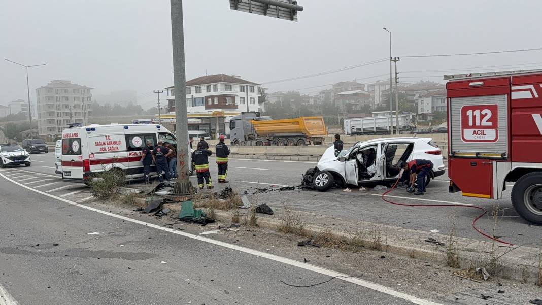 Feci kazada araç hurdaya döndü: Ölü ve yaralılar var! 4